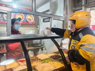 风雪无阻的“铿锵玫瑰” 王琳用坚韧书写骑手人生