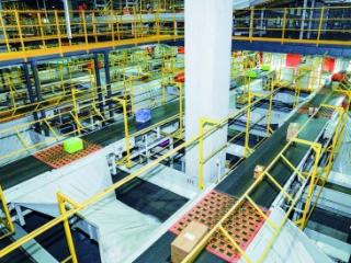 江苏南京：“爆单堵件”难寻踪迹，科技赋能让“双11”物流运输“从从容容”