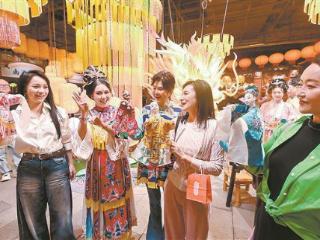 电影工作者们走进企业一线、深入特色景区 感受厦门创新活力和闽南文化魅力