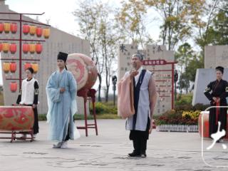 2025网聚美好安徽| 从一株草到千亿生态圈，亳州如何“煎”出世界级中药香？