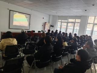 济南市莱芜区凤城街道皇庭港湾社区开展党员集中培训学习活动