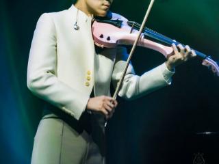 龚钰祺《月光动物园》音乐会北京温馨首演，嘉宾“韦鸟”韦礼安惊喜现身