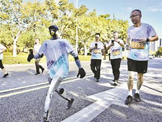 厦门软件园健康马拉松赛开跑 引入AI陪跑员