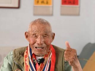 一生赤诚报国，百岁丹心长存——追忆百岁新四军老战士段飞