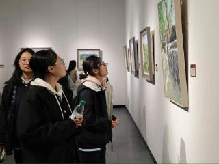 临沂艺术学校美术部课程思政走进李翔美术馆