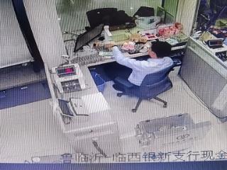 农行临西银新支行：暖心服务显担当 零钱清点解民忧