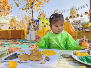 落叶奇遇记——东营市利津县北宋镇中心幼儿园落叶节趣味盎然