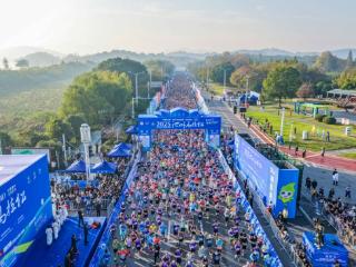 山水画中感受“最美赛道” 2025池州马拉松激情开跑