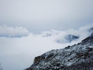 河南北风吹雪，嵩山一夜白头