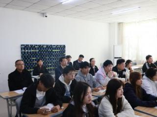 河南应用技术职业学院校领导深入教学一线听评思政课