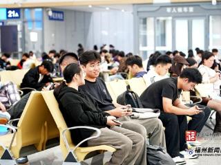 跨城追星无压力 福州南站再开“歌迷专列”