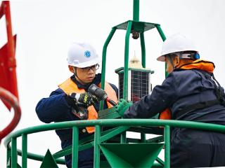 影像记录｜我为航标换“冬装”