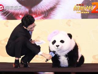 动画联动机器人，“硬核版”熊猫胡胡亮相金鸡