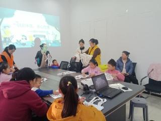 济宁太白湖新区许庄街道鸿顺观邸社区开展“创意环保，童心绘梦”儿童涂鸦帆布包活动