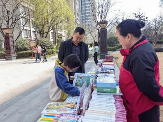 泰山区徐家楼街道新华社区开展“法治之光·护苗成长”主题活动