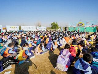 安徽俩冠军与合肥700余名小学生互动交流