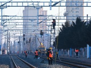 京哈线接触网大修长春段接触网主体工程完工