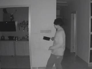 四川宜宾一小区被指发生入室盗窃案 街道办回应：警方正在调查处理