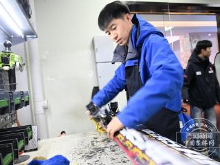 吉林雪场里新型职业走红 月薪达8000-20000