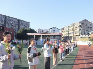 学子破纪录 江夏一初运动会燃动冬日校园