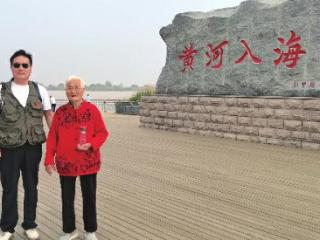 家乡到黄河源头再到浩瀚的入海口 他带着80多岁母亲沿黄河逛了个遍