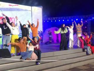 周典奥创作并演唱2025年全国滑翔伞定点联赛主题曲《乘风破浪》助力赛事