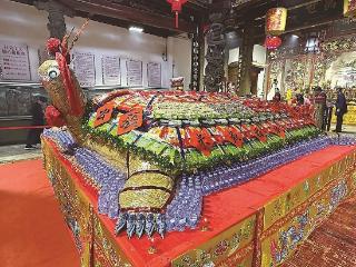 台湾团队在榕制作巨型米龟