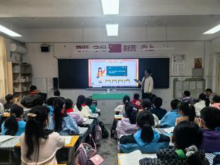 莒南二小开展“爱护公物，从我做起”主题班队会