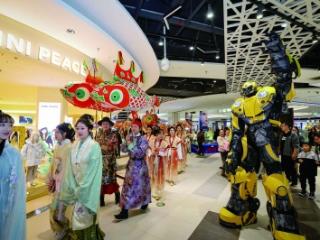 传统遇潮流 非遗“闹”商圈