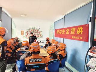 鹤溪社区暖心搭台 新业态群体“充电”又暖心