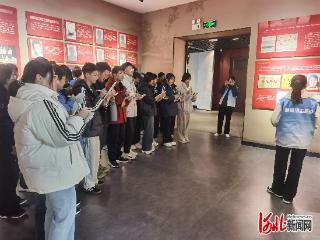 石家庄装备制造学校学生走进河北师大星火馆参观学习