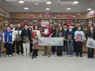 雪堂社区：青年打“咖”非遗，共绘金箔流光画卷