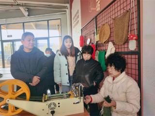 阳信县流坡坞镇：盘扣手工“接地气” 老年群众喜增收