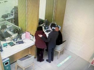 农行担当显真情——记一次特殊的银行卡办理服务