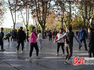 石家庄市新华区：天气冷 健身热