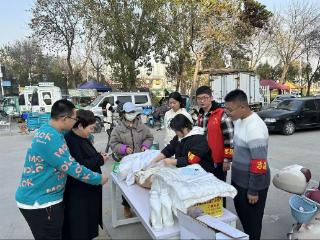 徐家楼街道新峪社区联合创客协会开展学生志愿义卖活动