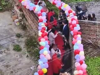 梁志辉回家认亲道路狭窄引关注 当地回应