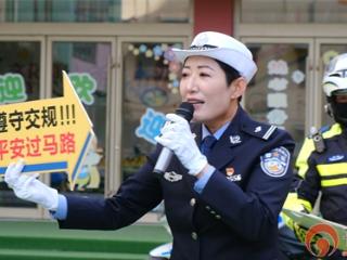 枣庄市中：铁骑进校园 安全护“花蕊”