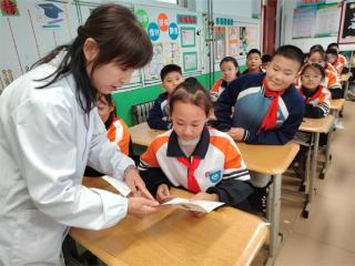 滨城区梁才街道：筑牢校园防“艾”墙 防“艾”知识进课堂