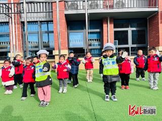 石家庄市新华区柏林幼儿园开展交通安全体验活动