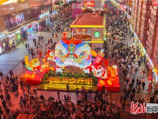 记者走基层｜来湾里庙，赶一场“数字灯会”