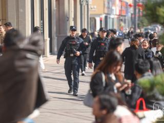 广德公安以暖心服务守护“三件套”打卡热