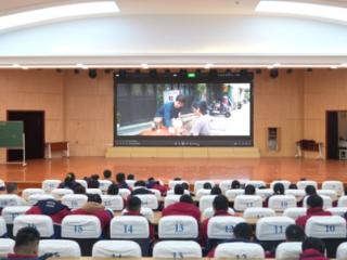 用耳朵“看”一场电影 开封视障学生第一次“听”懂了《热烈》