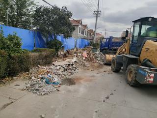 青岛市即墨区潮海街道：清运建筑垃圾 为城市“净颜”助力