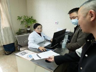 女性甲状腺癌高发 四川友谊医院肿瘤科王小辉主任谈甲状腺健康