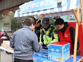 食堂里的“安全课”！桐乡银菊社区让交通安全宣传 “暖胃又入心”