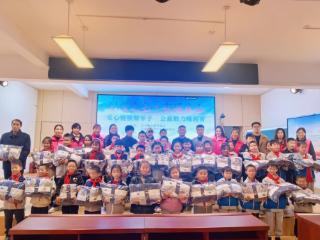 以爱之名递温暖 崭新棉服暖童心