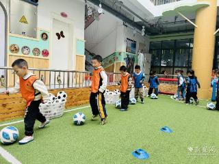 萌娃秀创意 足球艺术节绽放阳光幼儿园