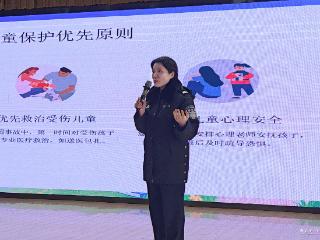 派出所副所长走进幼儿园 传授安全“工具箱”