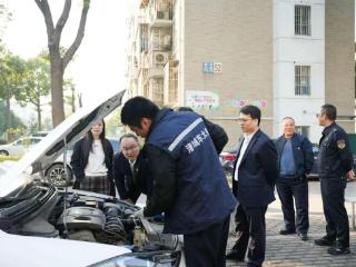 张家港农商银行共建护航百姓平安行